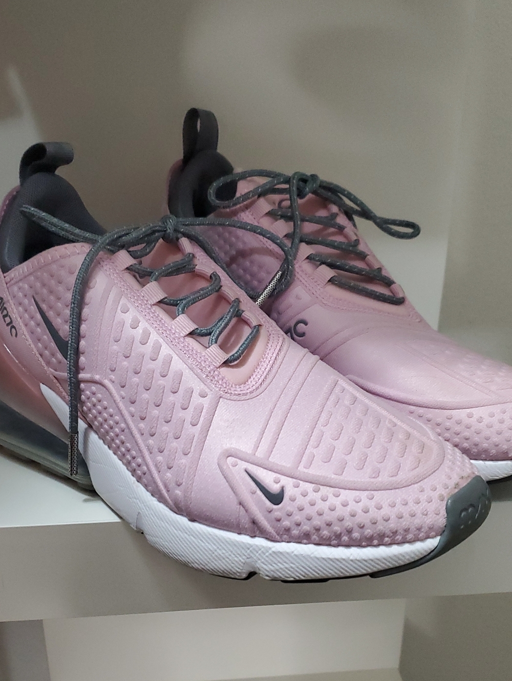 Nike Airmax 270 Women's Pink and Gray Training Sneakers